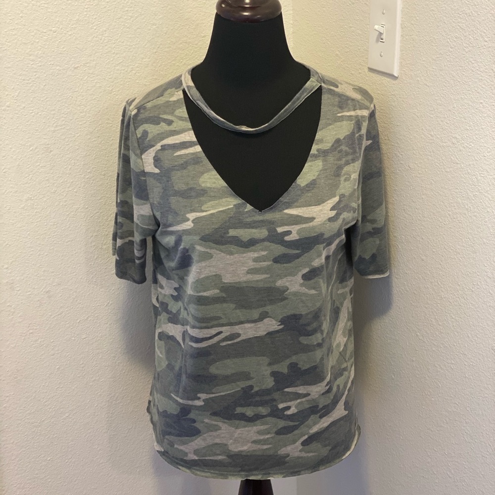 2 FOR $20 Julie Billiart Oversized Camo Tee T Shirt V Neck Cotton Choker Neck M